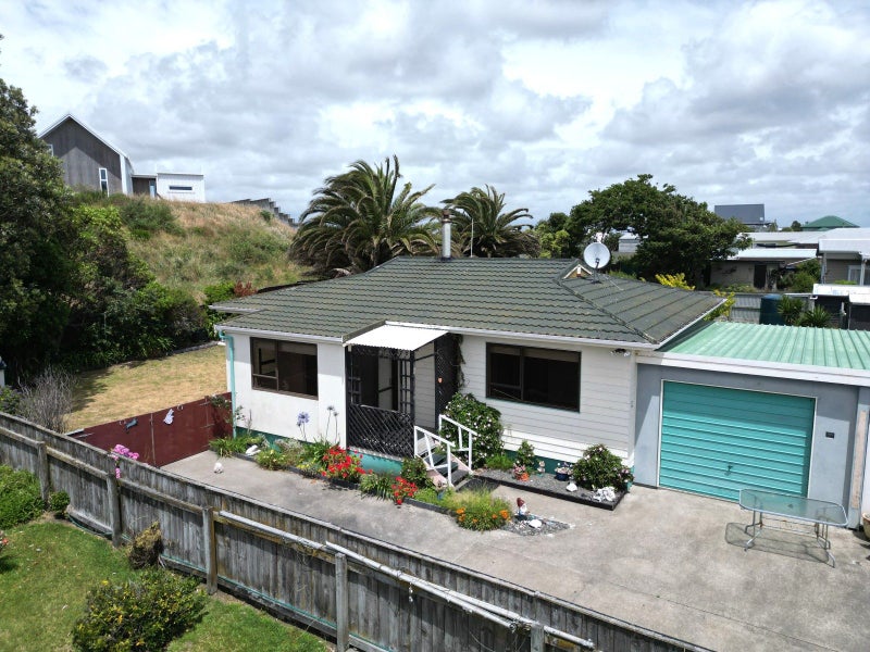 8B Andresen Street, Foxton Beach, Foxton - Carousel 1