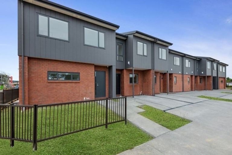 53 Periko Way, Takanini, Auckland - Carousel 1