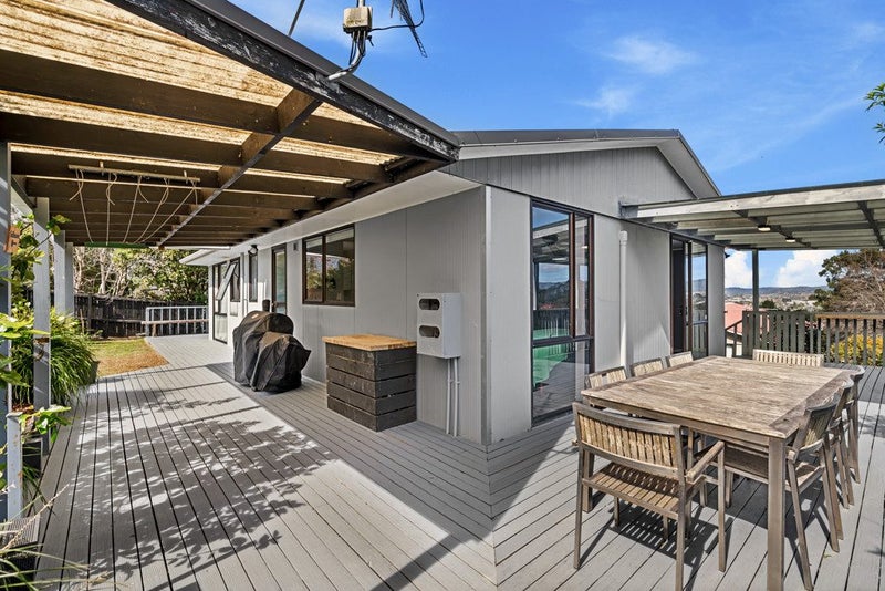 1/21 Sarajevo Place, Massey, Auckland - Carousel 1