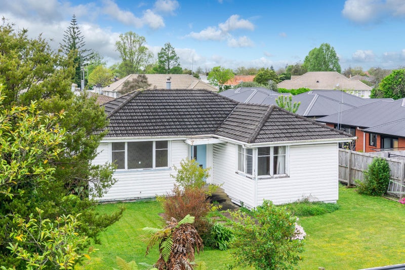 1122 Heaphy Terrace, Fairfield, Hamilton - Carousel 1
