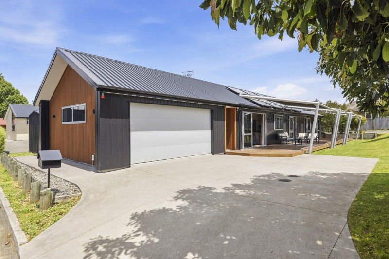 14 Gabriela Close, Pyes Pa, Tauranga - Carousel 1