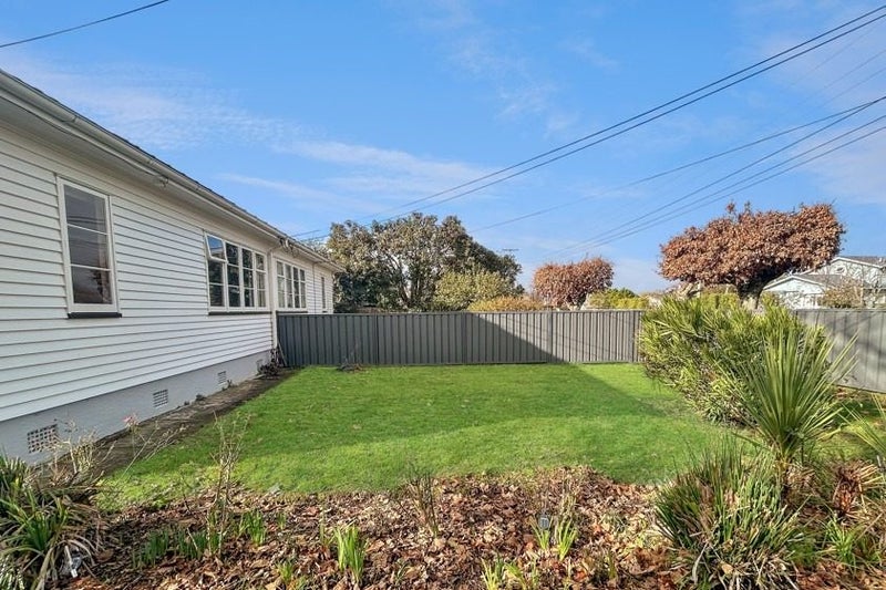 122 Essex Street, Masterton - Carousel 1