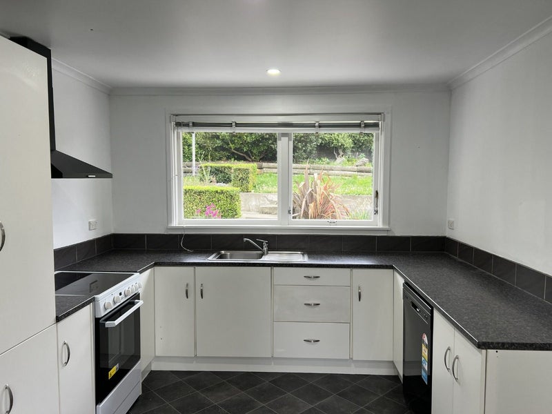 16 Clyde Carr Crescent, Waimataitai, Timaru - Carousel 2