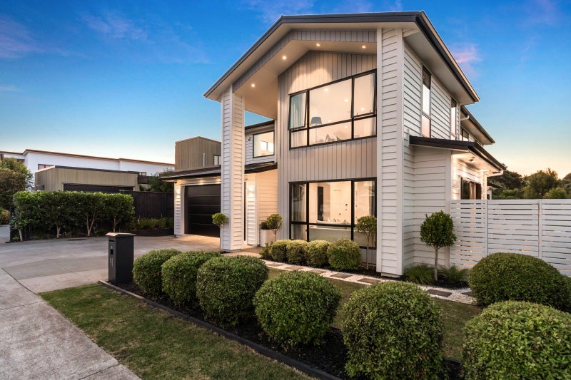 91 Riverhead Point Drive, Riverhead, Riverhead - Carousel 1