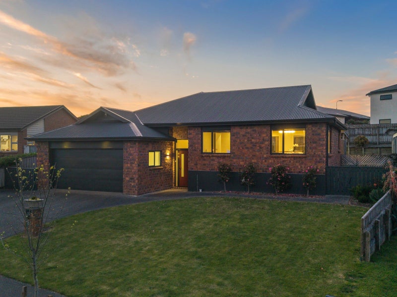 6 Aotea Drive, Aotea, Porirua - Carousel 1