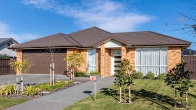 22 Oaks Drive, Lincoln, Lincoln - Carousel 1