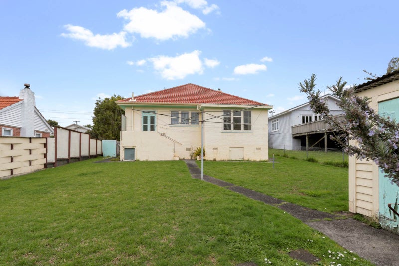 65 Kiwi Road, Point Chevalier, Auckland - Carousel 2