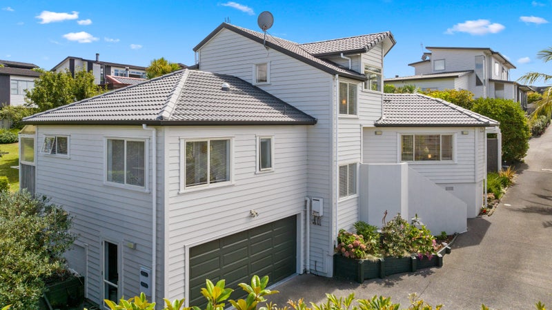 10A Scarboro Terrace, Murrays Bay, Auckland - Carousel 1