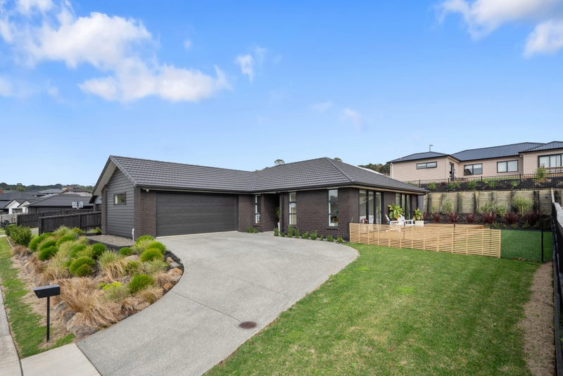 12 Porokaiwhiri Avenue, Helensville, Helensville - Carousel 1
