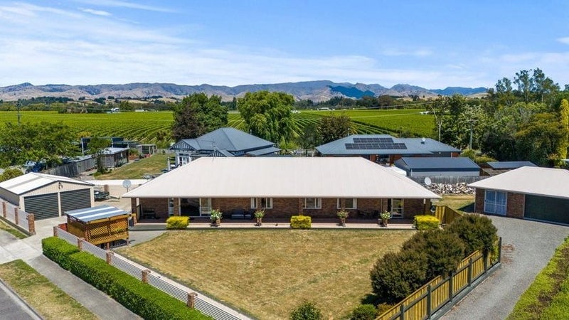10 Temple Mews, Renwick, Renwick - Carousel 1