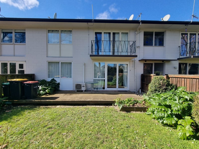 2/3 Holly Road, Merivale, Christchurch - Carousel 1