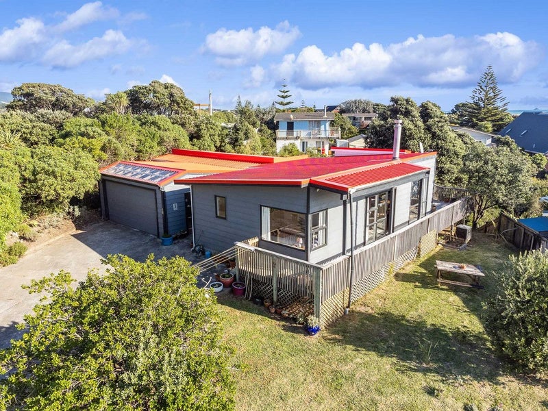 16 Frances Street, Waikanae Beach, Waikanae - Carousel 1