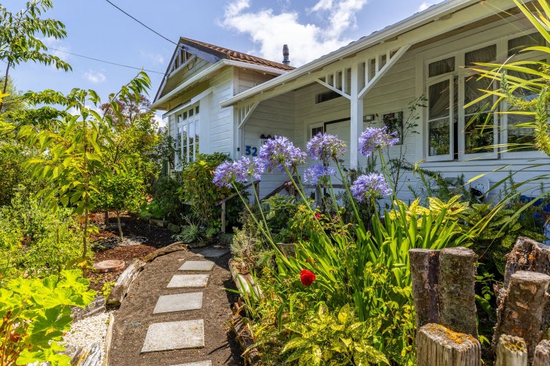 32 Cuba Street, Marton - Carousel 1