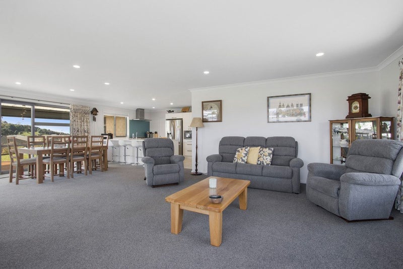 1 Vantage Place, Omokoroa - Carousel 2