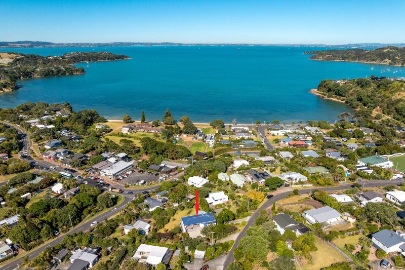 18 Marama Avenue, Surfdale, Waiheke Island - Carousel 1