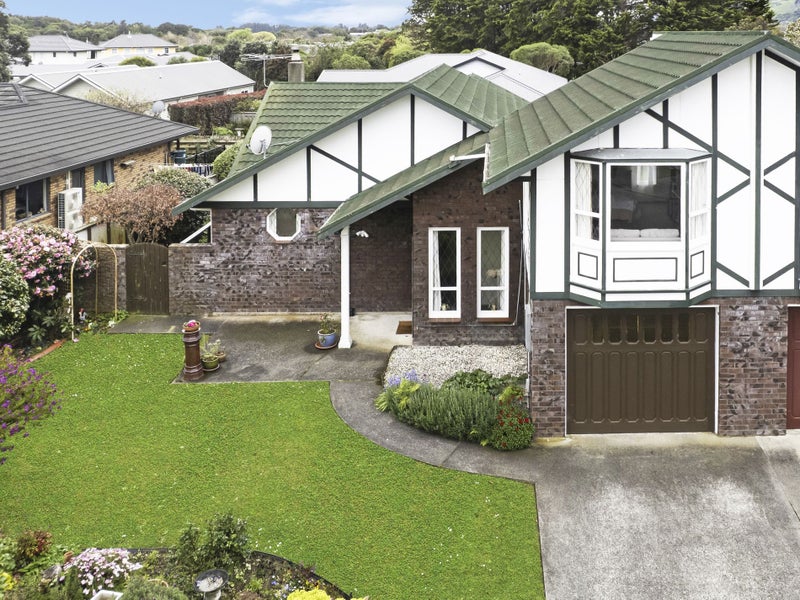 11A Arthur Grove, Waikanae, Waikanae - Carousel 1