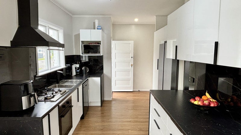 21 Rangiora Avenue, Roslyn, Palmerston North - Carousel 1