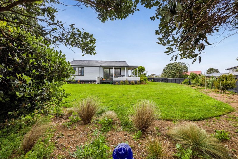 16 Pohutukawa Drive, Opunake - Carousel 17