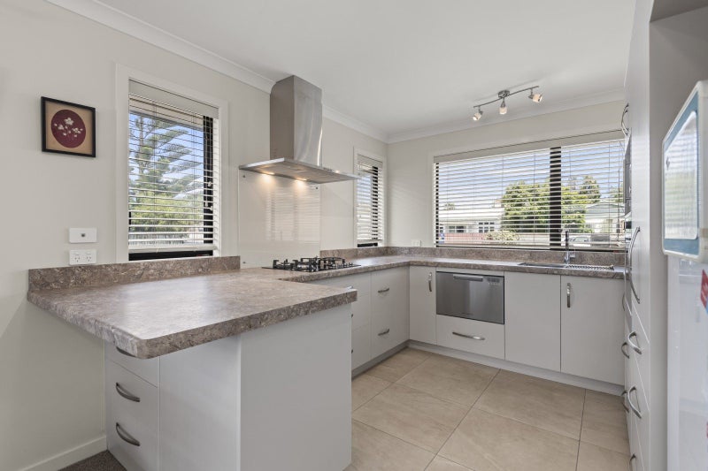 39 Shamrock Street, Takaro, Palmerston North - Carousel 2
