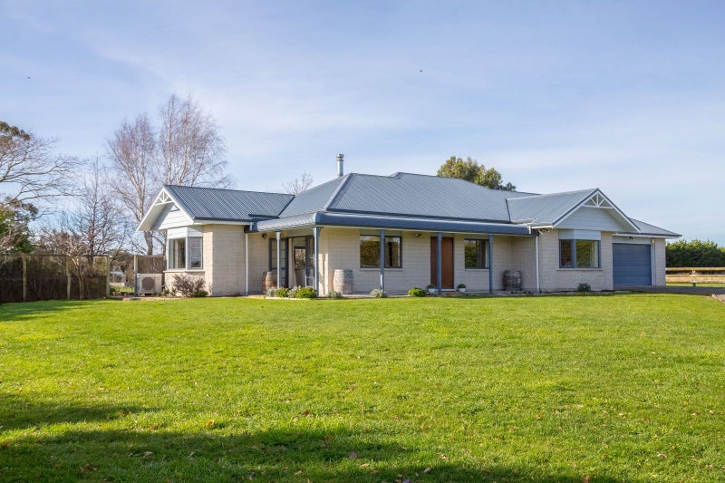 15 Campbell Drive, Martinborough, Martinborough - Carousel 1