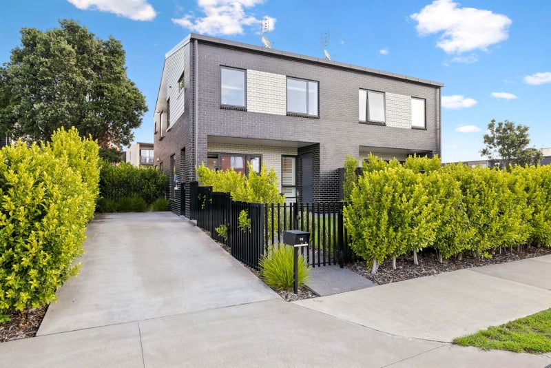 9B Treasury Place, Onehunga, Auckland - Carousel 1