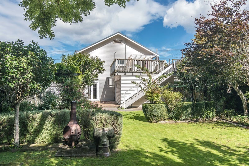 8 Friend Street, Karori, Wellington - Carousel 1