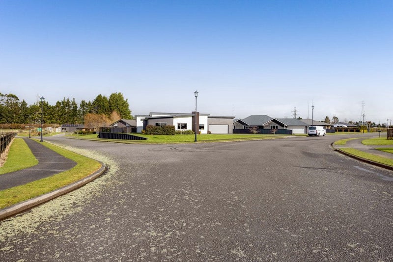 7 Mercade Close, Stratford - Carousel 41