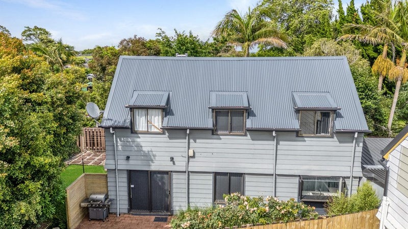 2/31 Challen Close, Conifer Grove, Takanini - Carousel 2