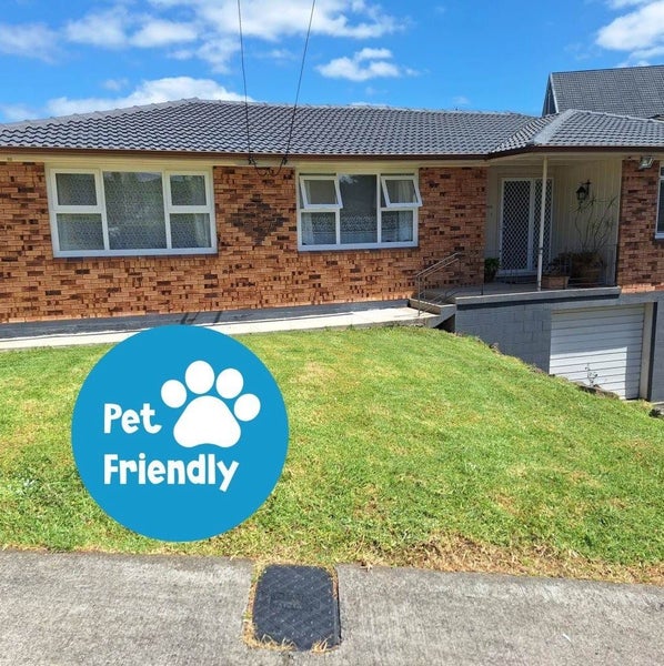 8 Windermere Crescent, Blockhouse Bay, Auckland - Carousel 1