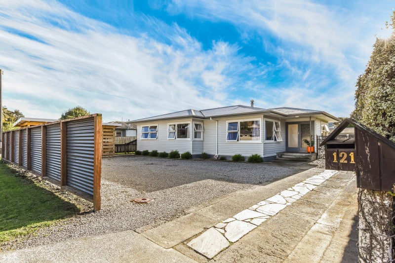 121 Whitby Road, Wakefield - Carousel 1