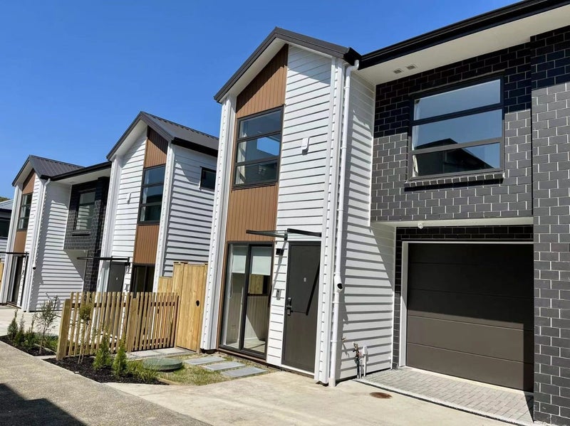 12D Holland Avenue, Point England, Auckland - Carousel 2