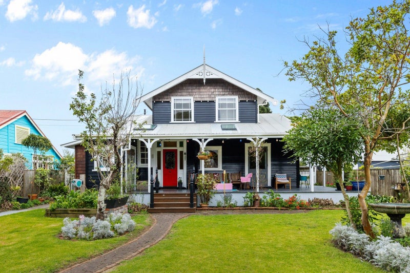 112A Hine Street, New Plymouth, New Plymouth - Carousel 1