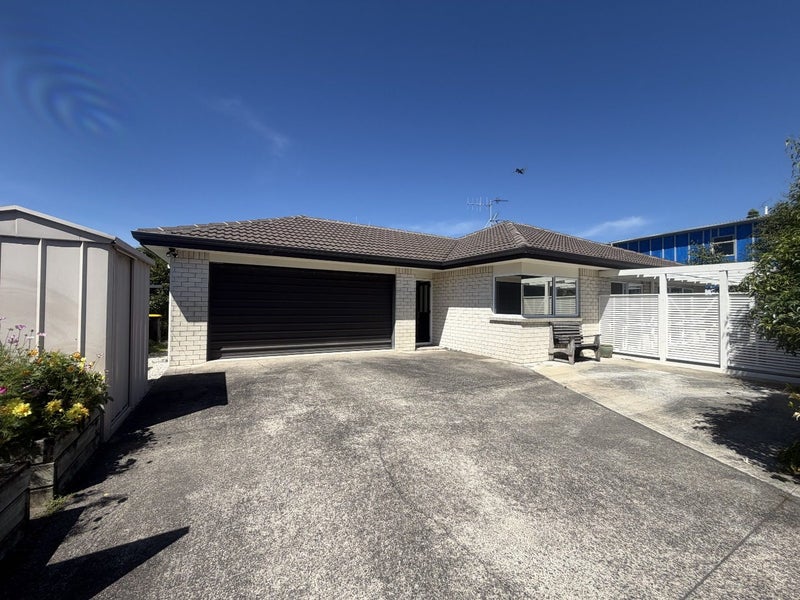 42B Ngatai Road, Otumoetai, Tauranga - Carousel 1