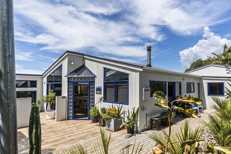 7 Butlers Lane, Oakura - Carousel 1