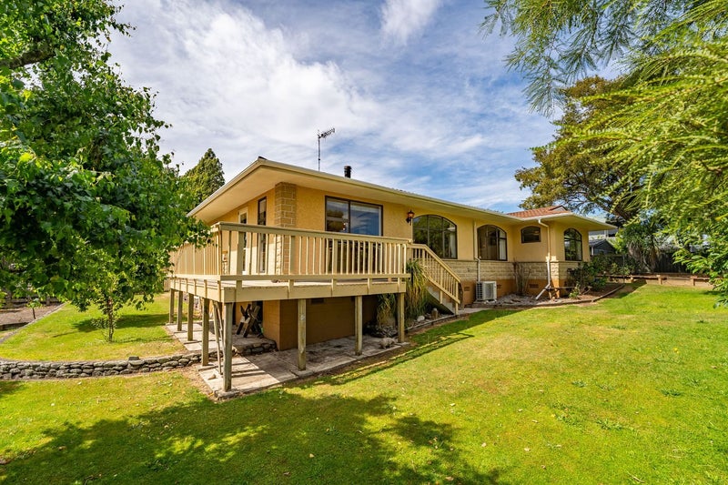18 Hunt Terrace, Wakefield - Carousel 2