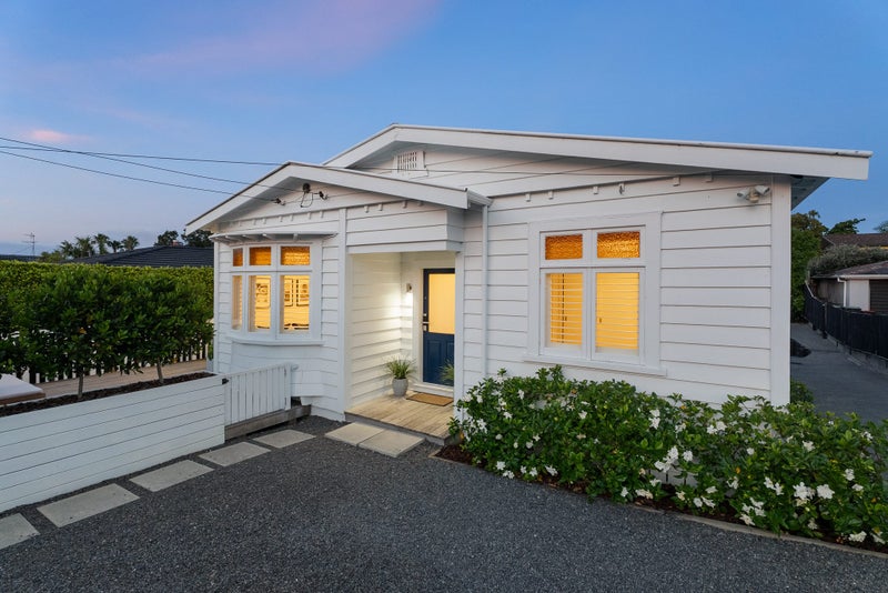 43 Kiwi Road, Point Chevalier, Auckland - Carousel 1