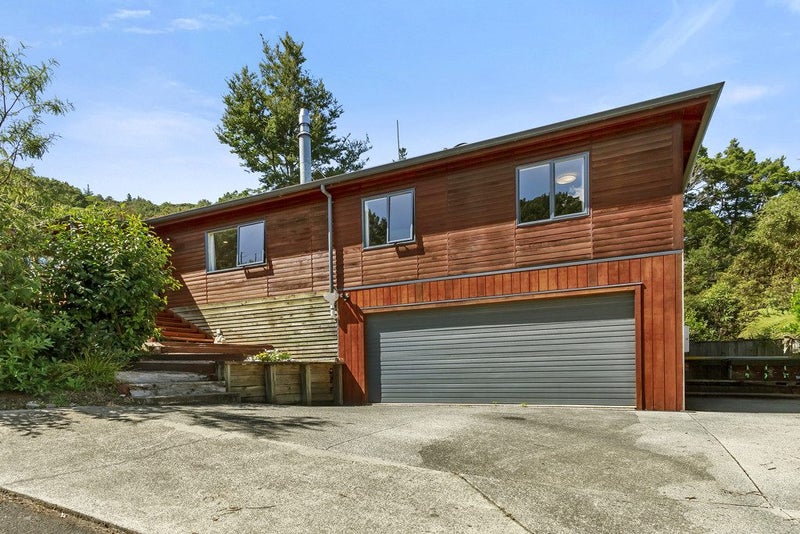 6 Lowry Heights, Stokes Valley, Lower Hutt - Carousel 1