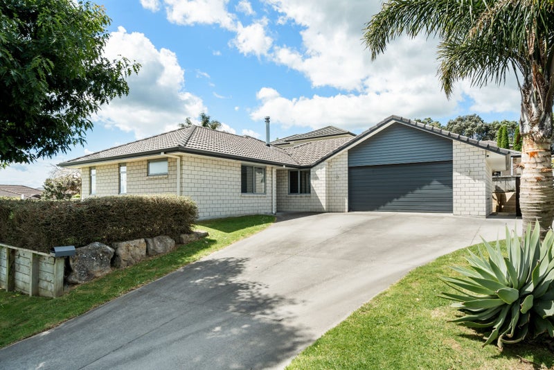 5 Ballintoy Park Drive, Welcome Bay, Tauranga - Carousel 1