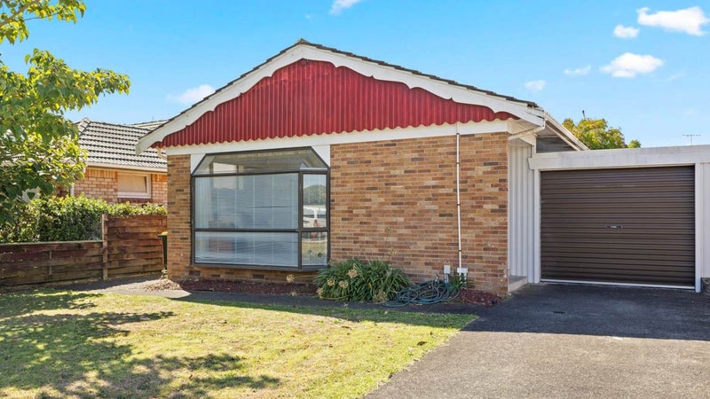 2/5 Norfolk Place, Papatoetoe, Auckland - Carousel 1