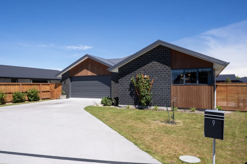 9 Greenwood Place, Amberley, Amberley - Carousel 1