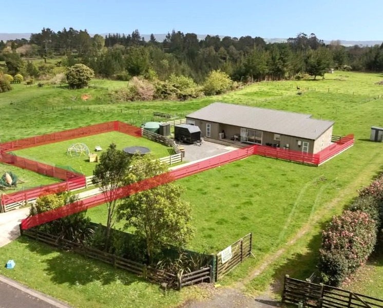 2 Sarona Park Drive, Omanawa, Omanawa - Carousel 2