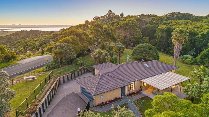 150 Oyster Point Road, Warkworth - Carousel 1