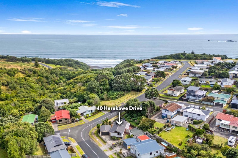 40 Herekawe Drive, Spotswood, New Plymouth - Carousel 1