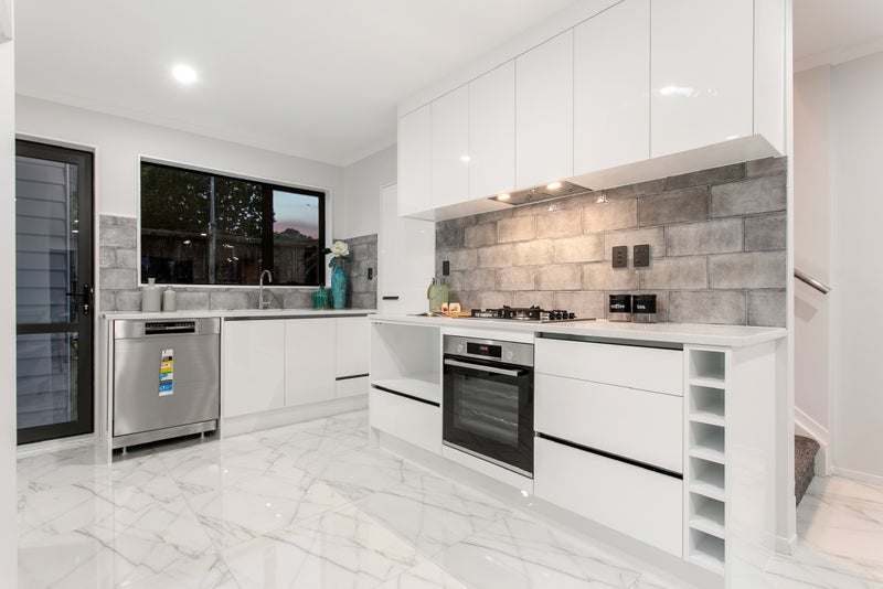 664C Pakuranga Road, Howick, Auckland - Carousel 1