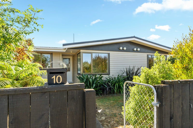 10 Tasman Crescent, Carterton - Carousel 1