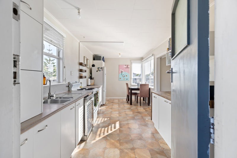 15 Sinclair Avenue, Highbury, Palmerston North - Carousel 2