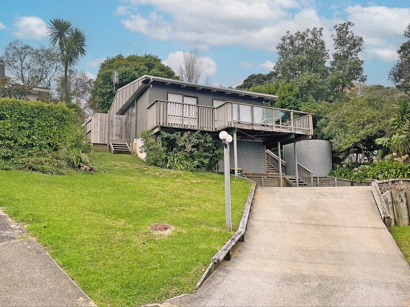 11 Hillside Crescent, Westown, New Plymouth - Carousel 1