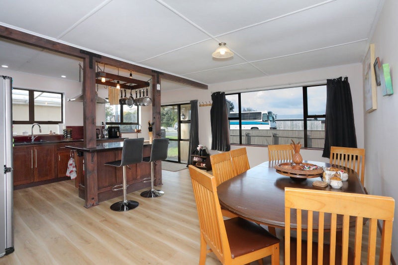 158 High Street, Bulls - Carousel 1