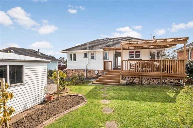 41 Waipani Road, Te Atatu Peninsula, Auckland - Carousel 1