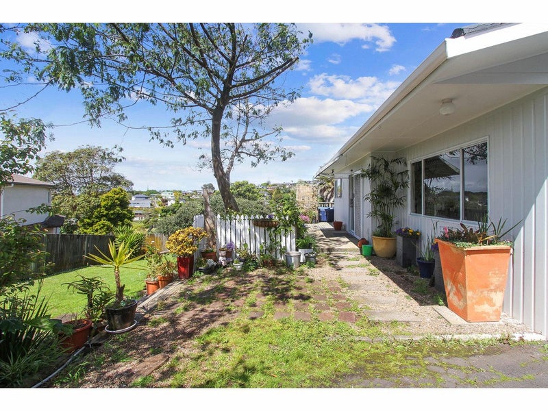 2/57 Coronation Road, Hillcrest, Auckland - Carousel 19